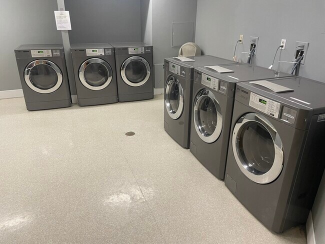 Building Photo - 357 Commercial St