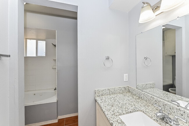 Building Photo - 7126 Kings Dr