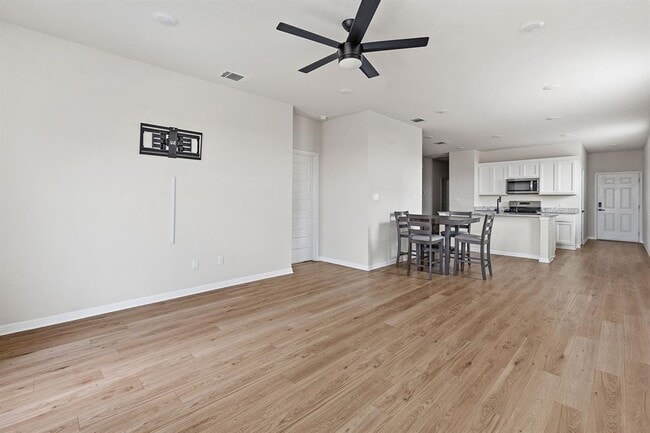 Building Photo - 323 Tolo Dr