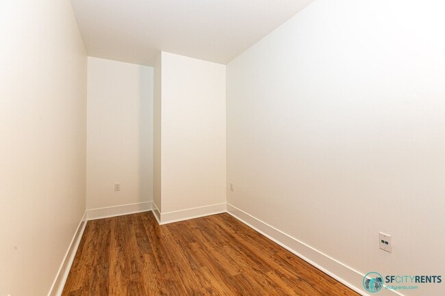 Building Photo - Financial District: 1 bed + Den/Office w/ ...