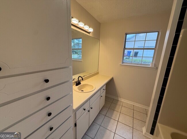 Building Photo - 105 Mockingbird Dr