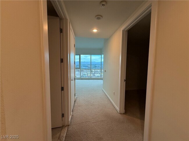 Building Photo - 4575 Dean Martin Dr