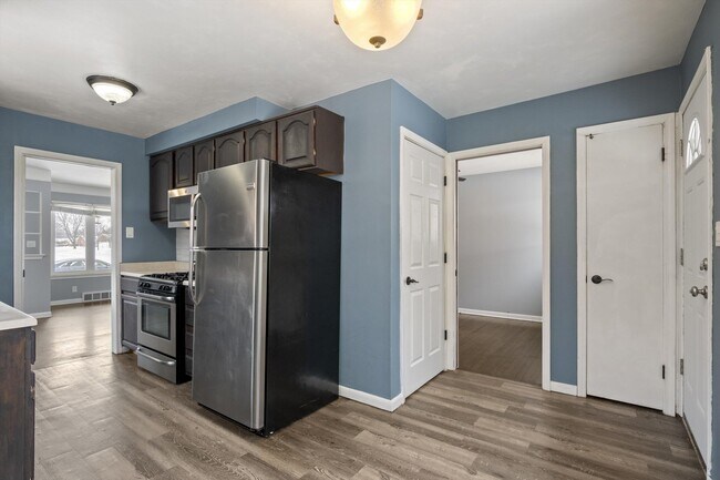 Building Photo - 27576 MacKenzie Dr