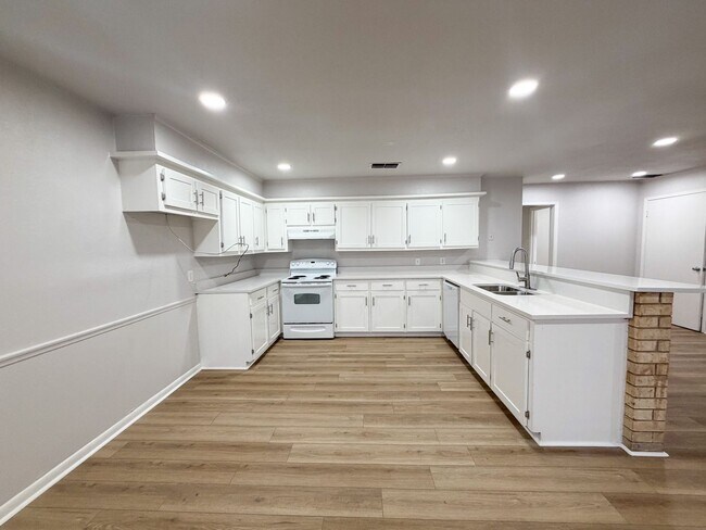 Building Photo - 200 N 23rd St