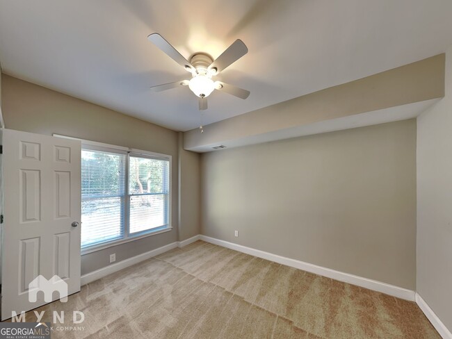 Building Photo - 12515 Magnolia Cir