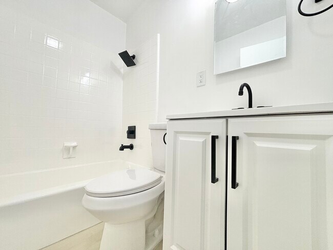 Building Photo - 700 Glenway Dr