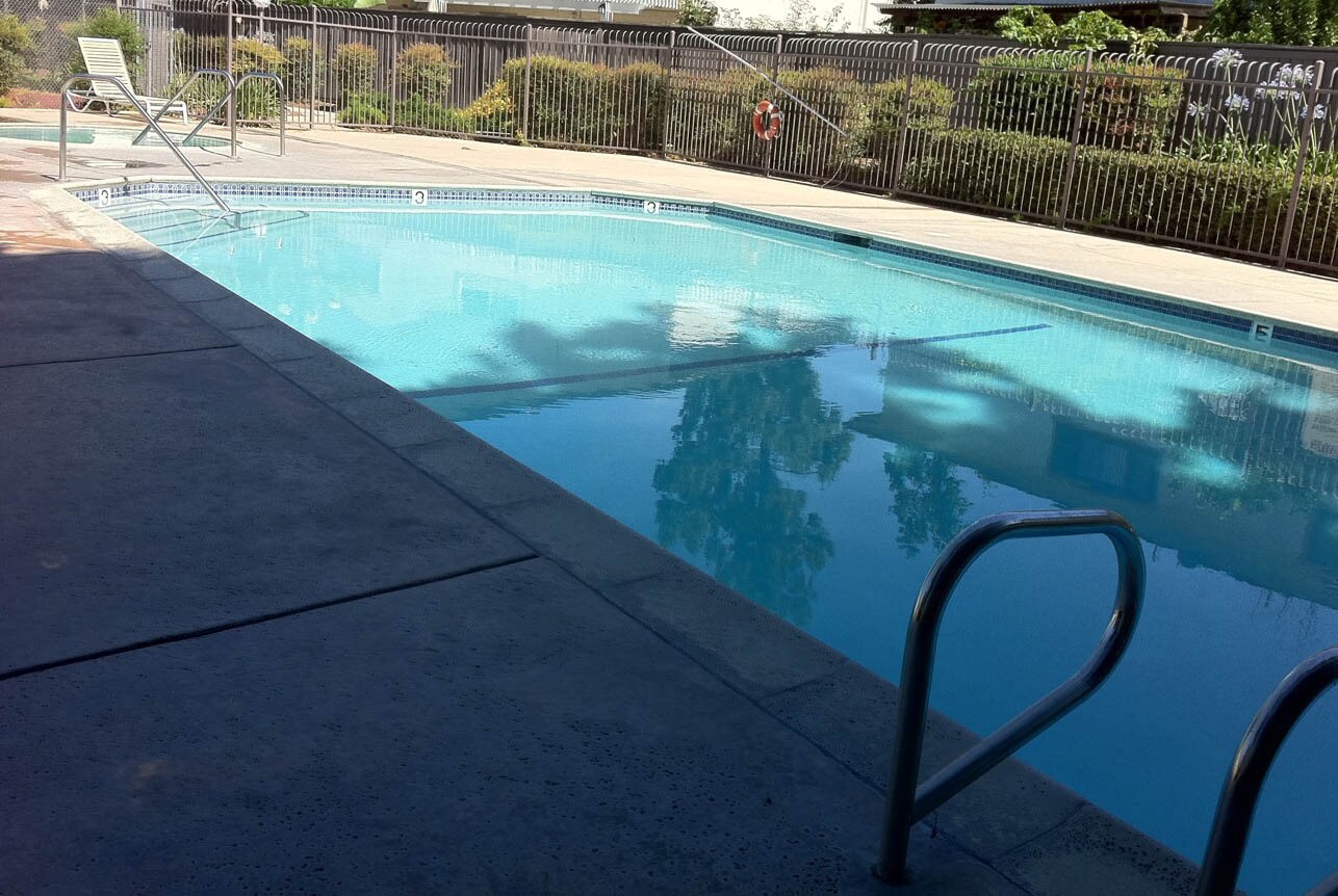 Building Photo - 609 S College Ave