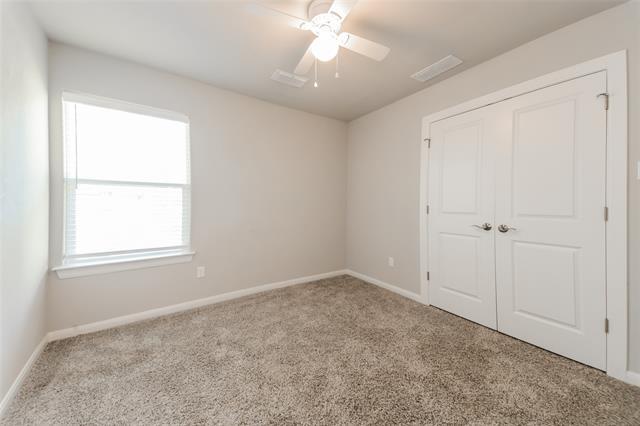 Building Photo - 916 N Throckmorton St