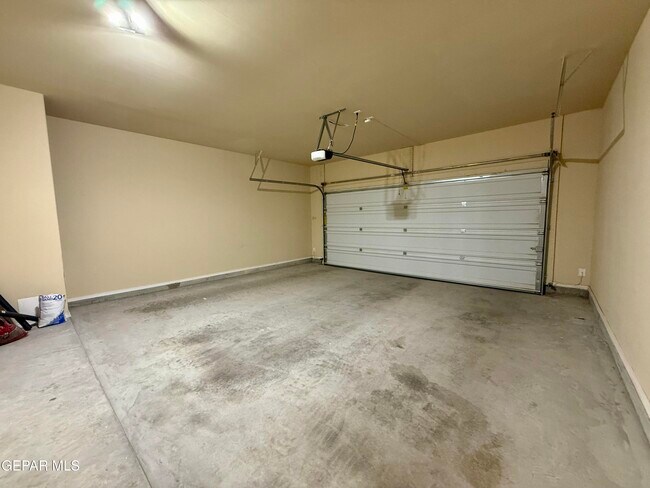 Building Photo - 7790 Enchanted Cir Dr
