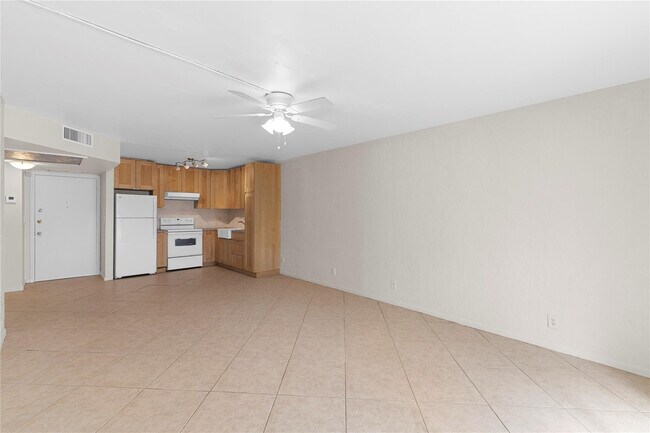 Building Photo - 101 E McNab Rd