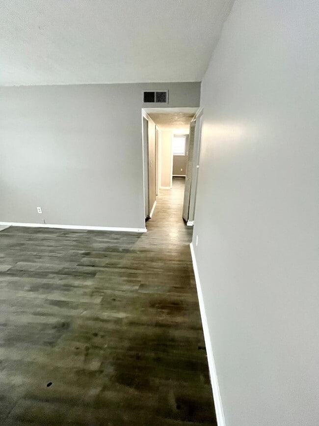 Building Photo - 4  Bedroom Home Ready Now