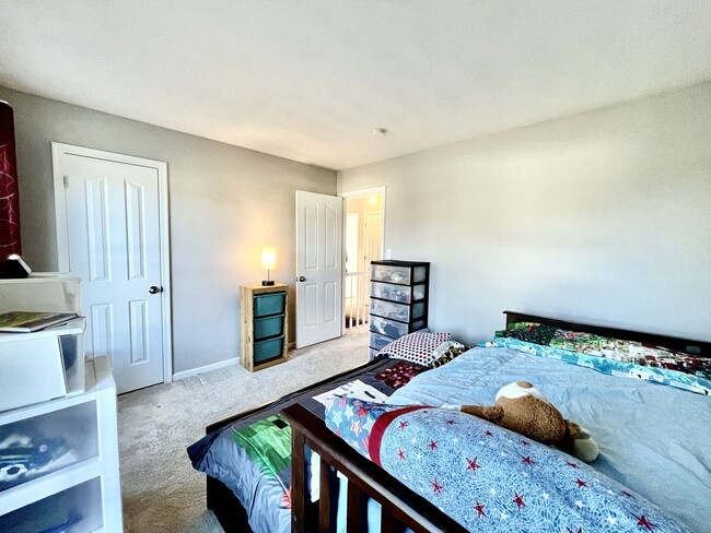 Building Photo - Ready 07-07-25!! Fantastic 4-Bedroom Home ...