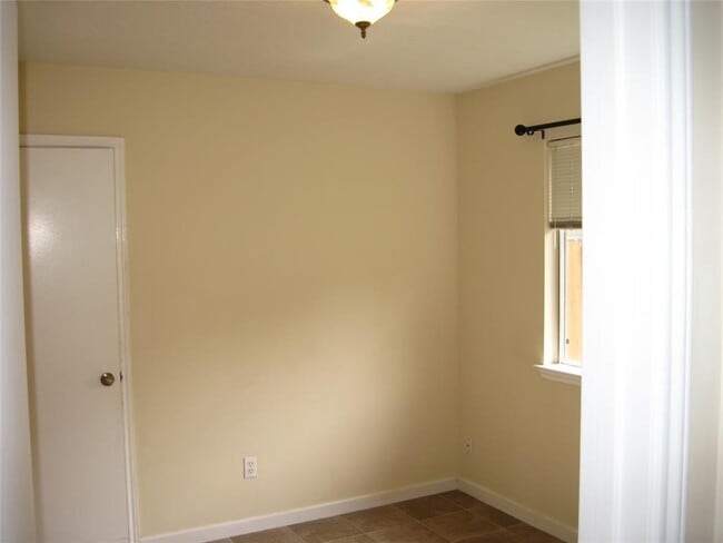 Building Photo - 10326 Bushy Creek Dr