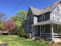 Building Photo - 301 E Linden St