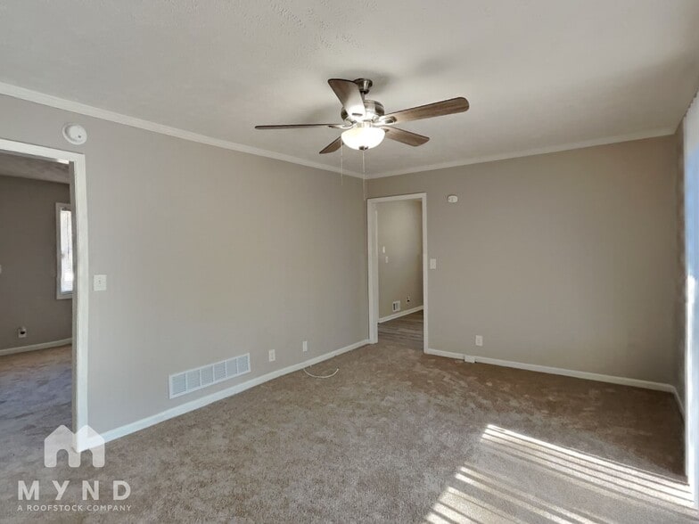 Building Photo - 2945 Botany Dr