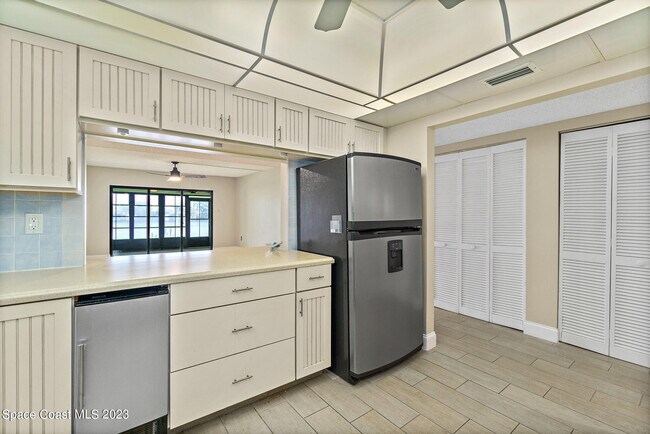Building Photo - 205 S Banana River Blvd