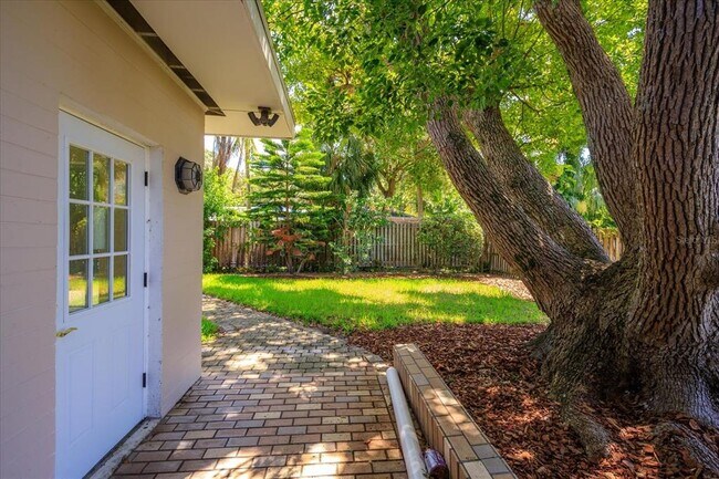 Building Photo - 105 John Anderson Dr