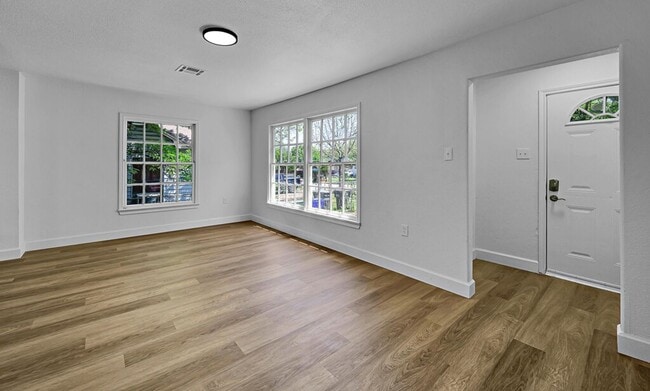 Building Photo - Beautifully maintained 2-bedroom, 1-bathroom house in Waco