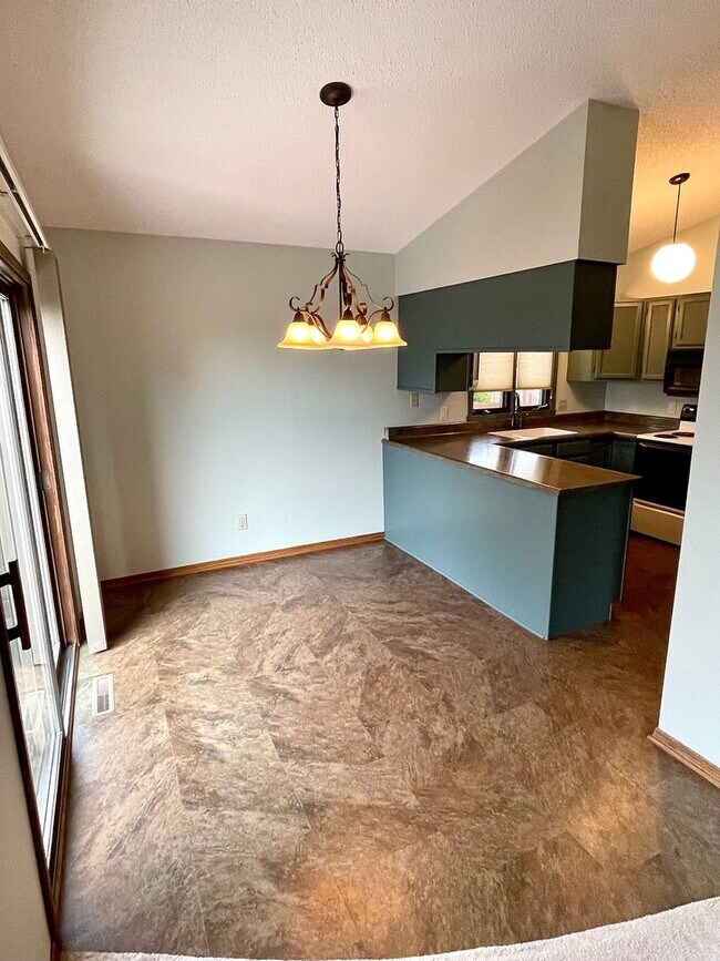 Building Photo - ~Applications Pending~ RENT SPECIAL ~ HOLIDAY MERRINESS ~ Beautiful 4 bedroom cul-de-sac home for...