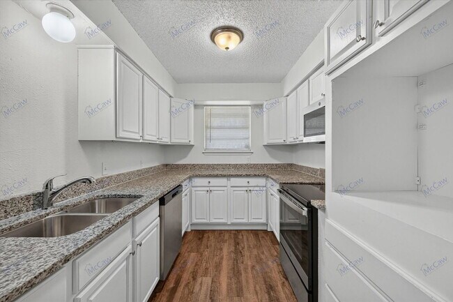 Building Photo - 7606 Antoinette St