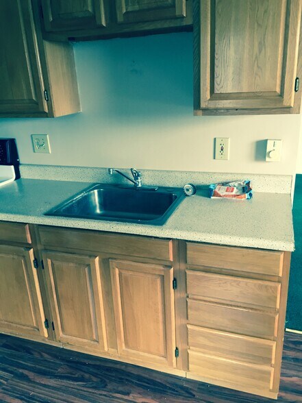 Kitchen - 103 E Overbrook Rd