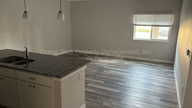 Interior Photo - Royal Palms Apartments