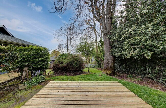 Building Photo - Heenan 2918-2920