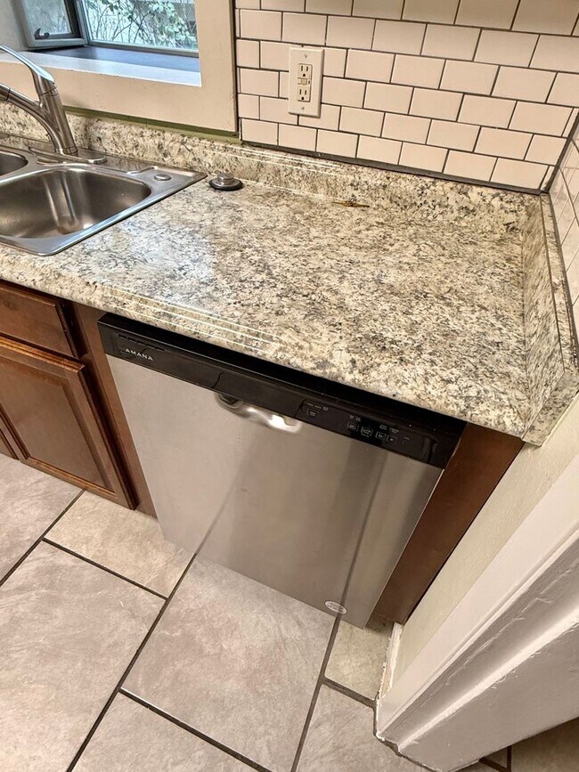 Building Photo - Charming 5-Bedroom Central District Home