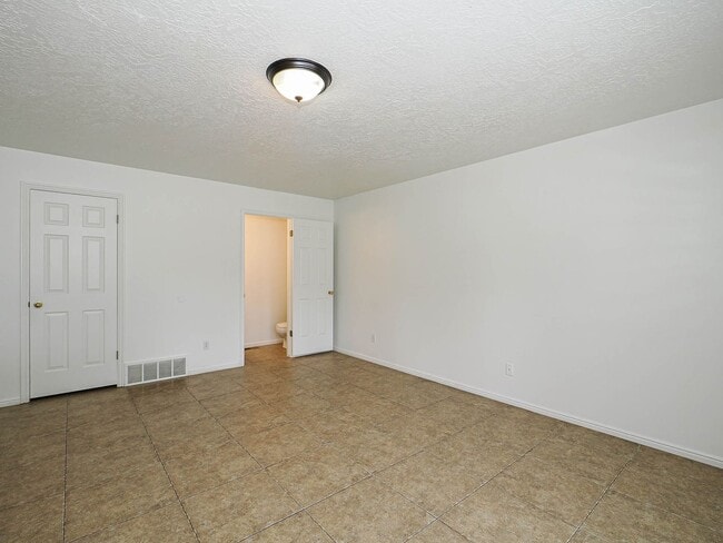 Building Photo - Charming 3-Bed, 2-Bath Home in Prime Ameri...