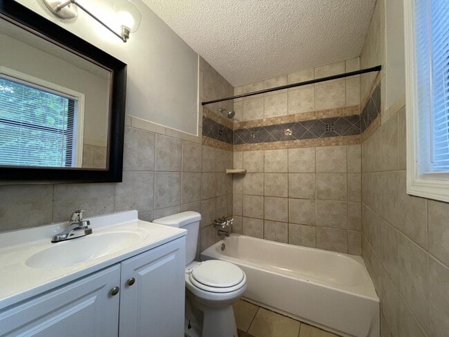 Building Photo - 3754 Lamar Way SW