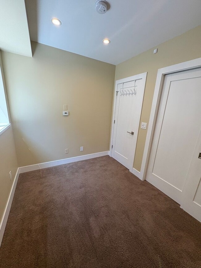 Building Photo - Fabulous Queen Anne Home with LOTS of EXTRAS!