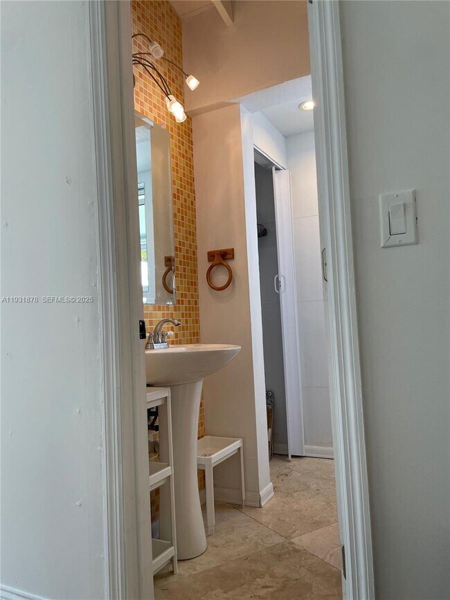 Building Photo - 1365 Marseille Dr