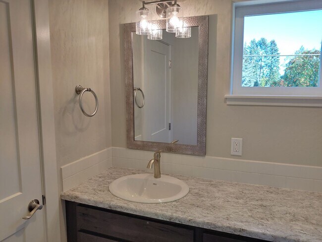 Building Photo - Downtown Sandpoint - New Custom Home!