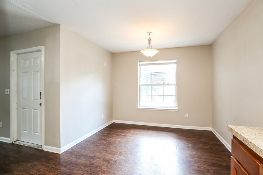 Building Photo - 3747 Peachtree St