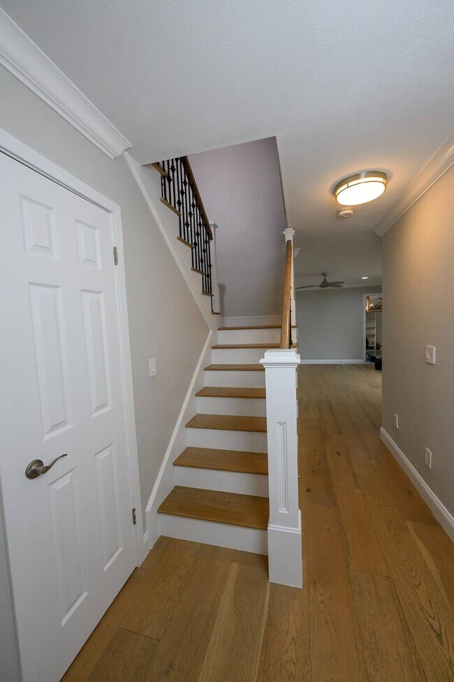 Building Photo - 2107 Dufour Ave