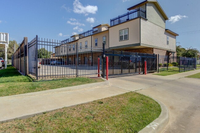 Building Photo - 1512 Avenue W