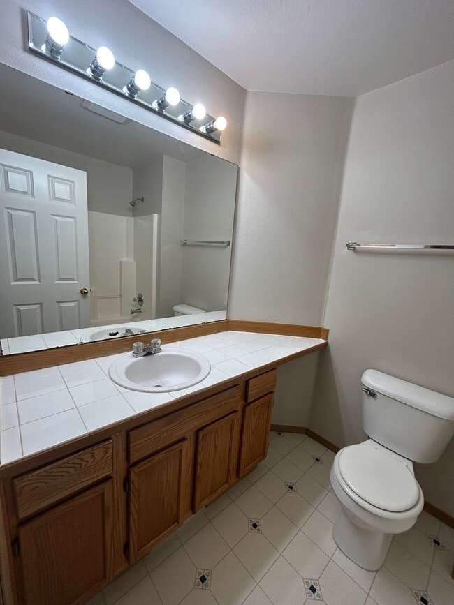 Building Photo - Cute & Cozy 3 bedroom 2 bath house in Gleneagle neighborhood with Beautiful Landscaping