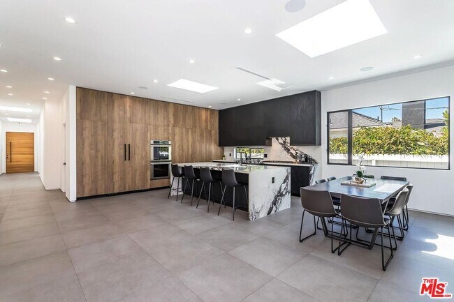 Building Photo - 1948 S Point View St