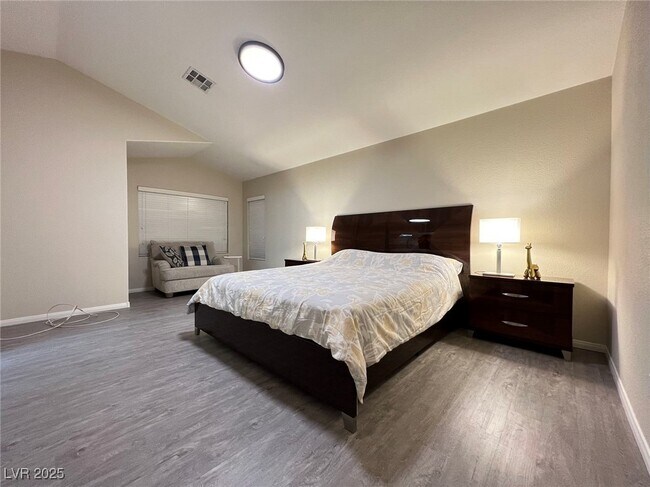 Building Photo - 8109 Greenbush Dr