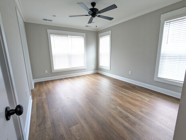 Building Photo - 568 Lowndes Hill Rd