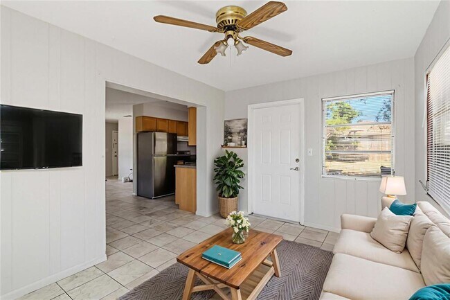 Building Photo - 308 Lantana Ave