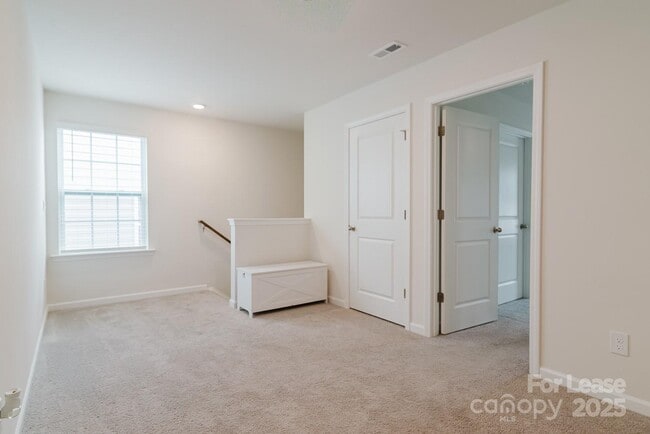 Building Photo - 2226 Redstone Dr