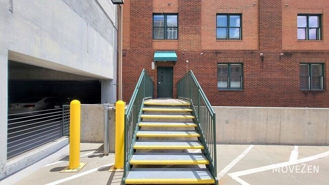 Building Photo - 444 S Blount St