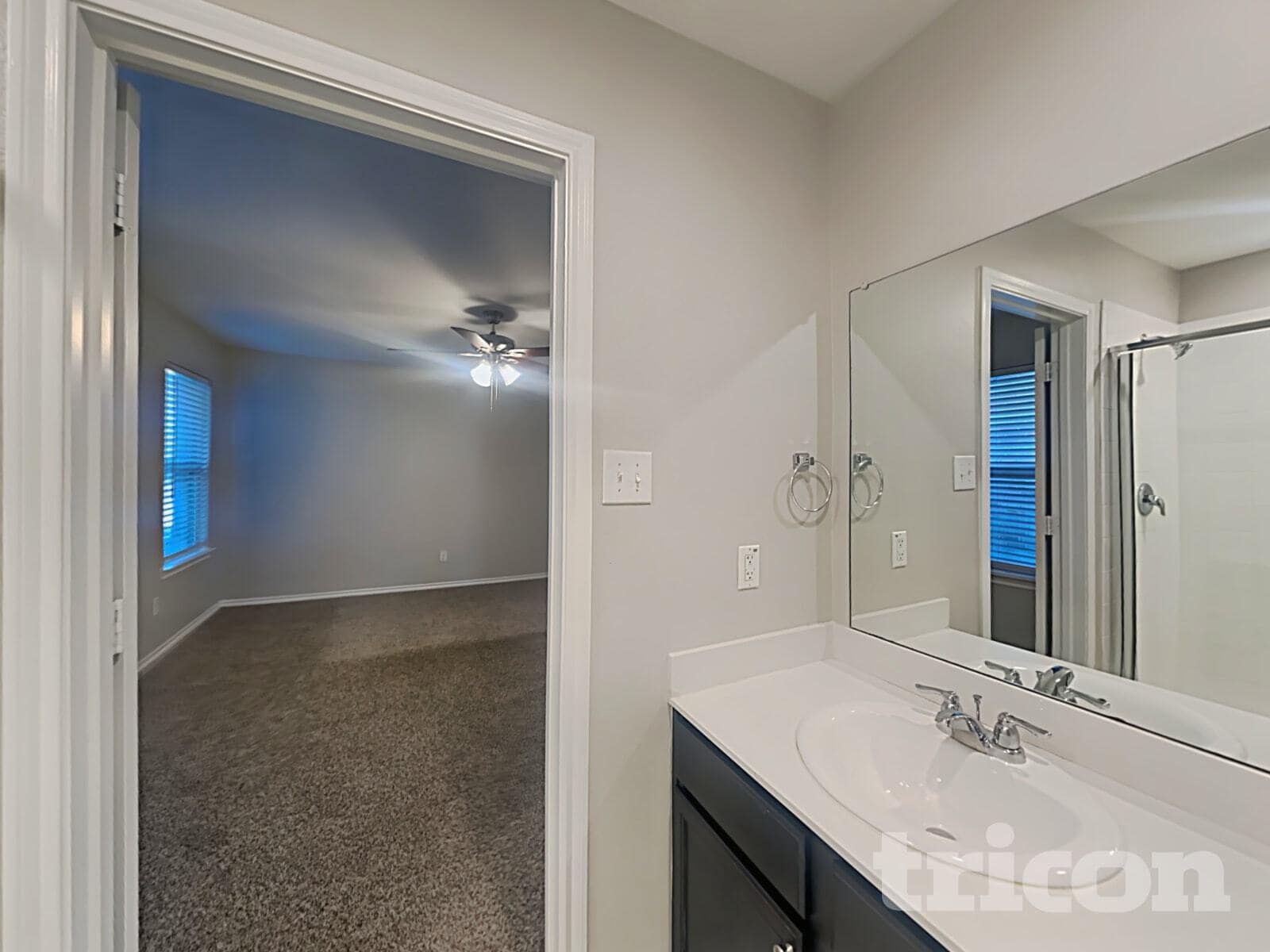 Building Photo - 1002 Meadow Wood Ln