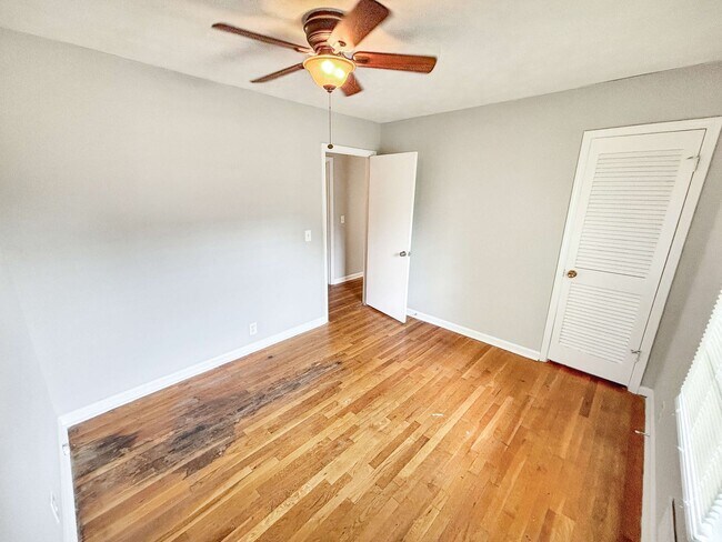 Building Photo - Renovated Brick Ranch w/Basement