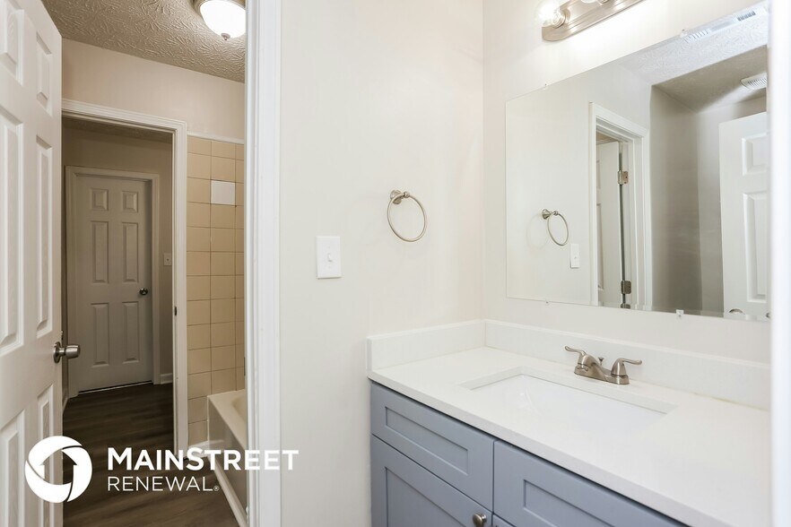 Building Photo - 570 Knollwood Dr