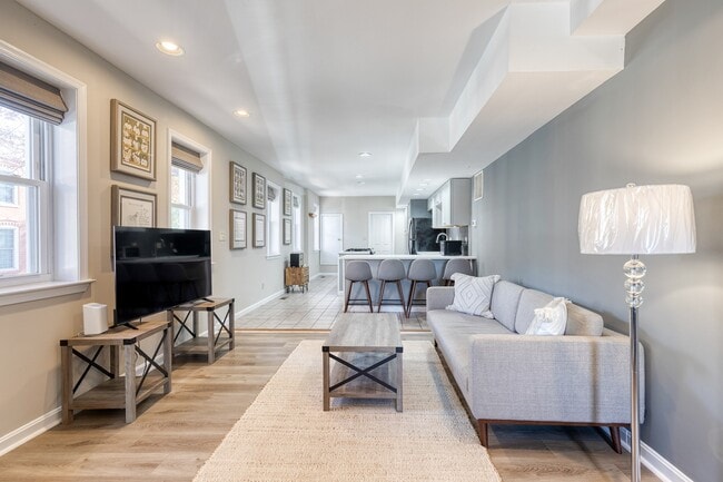 Building Photo - 447 Gittings St