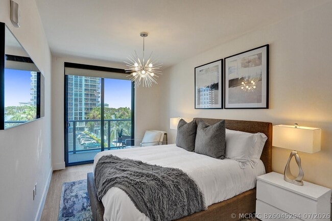 Building Photo - 3040 N Ocean Blvd