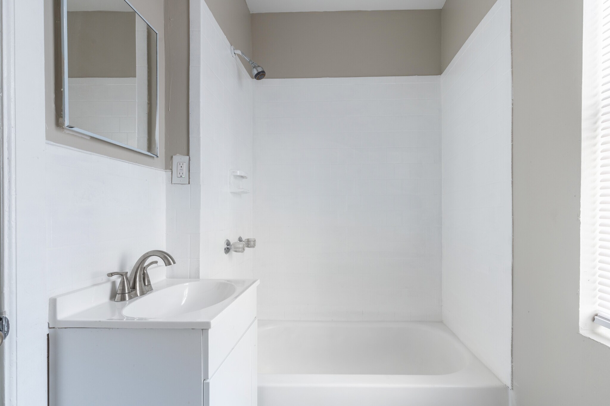 Building Photo - 3400 Reach St