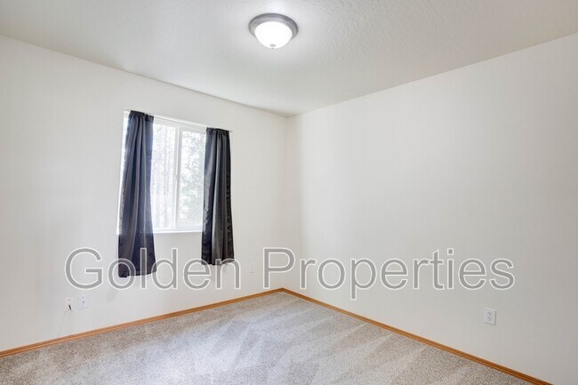 Building Photo - 317 W Cherry Ave